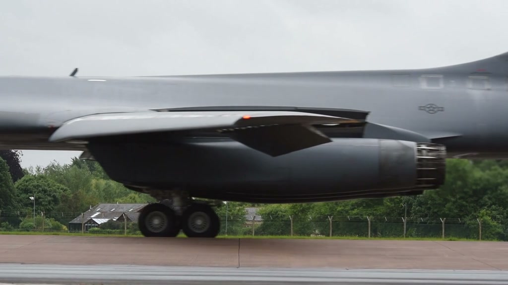 US Pulls B-1 Bombers From UK Base Over Iran Threat